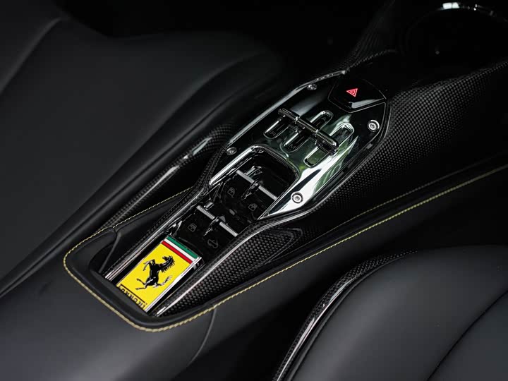 Ferrari SF90, 2024 — фото 8 из 9
