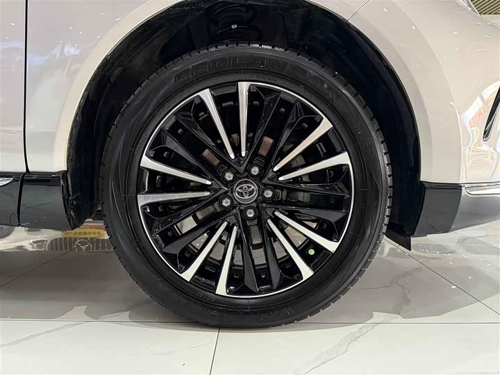 Toyota Venza, 2022 — фото 9 из 9