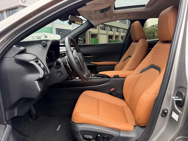 Lexus UX Hybrid, 2022 — фото 4 из 9