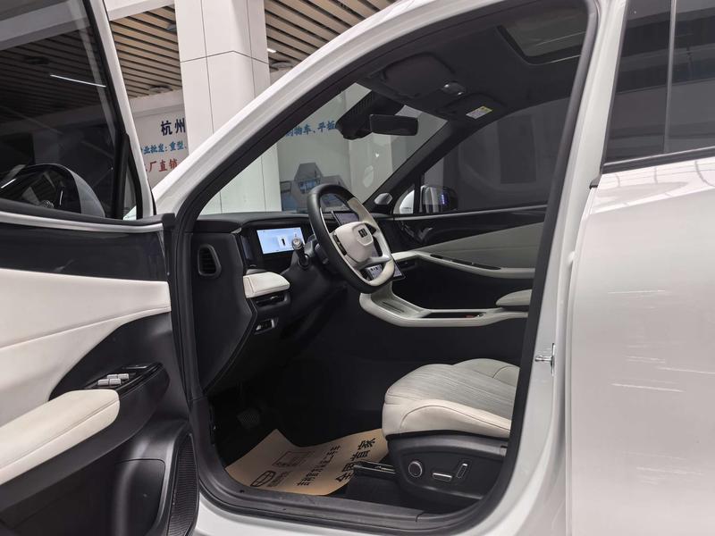 Geely Galaxy L7, 2024 — фото 11 из 12