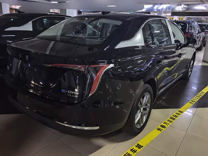 Hongqi E-QM5, 2025 — фото 3 из 9