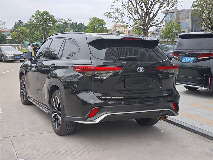 Toyota Crown Kluger, 2022 — фото 7 из 9