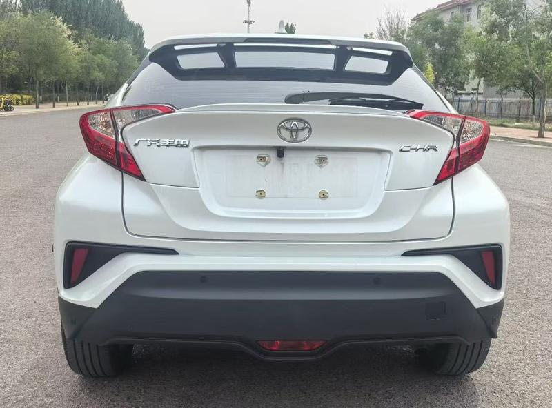 Toyota C-HR, 2023 — фото 5 из 9