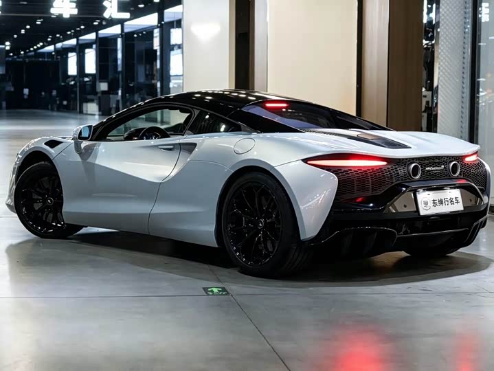 McLaren Artura, 2024 — фото 5 из 9