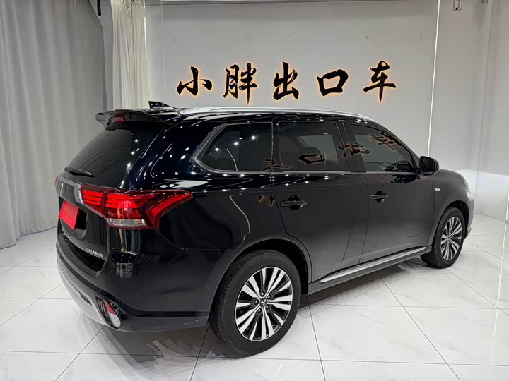 Mitsubishi Outlander, 2022 — фото 4 из 9