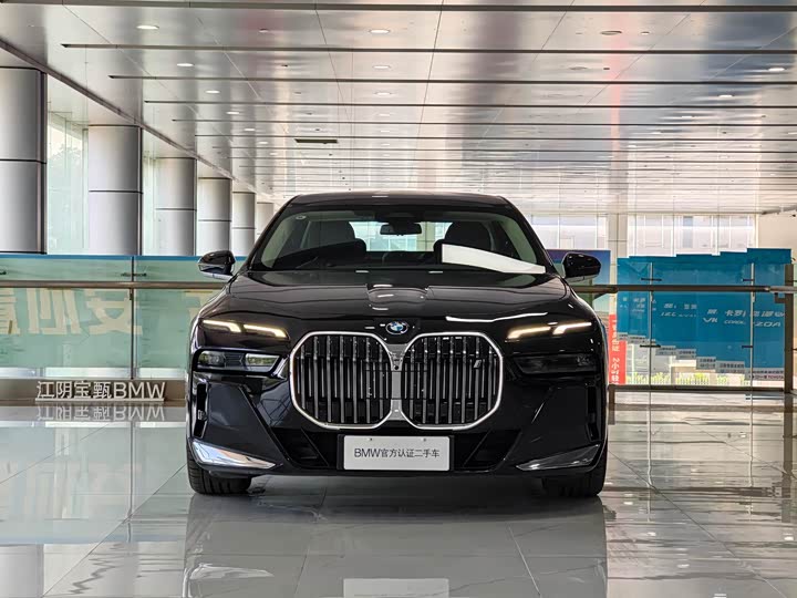 BMW i7, 2025 — фото 4 из 9