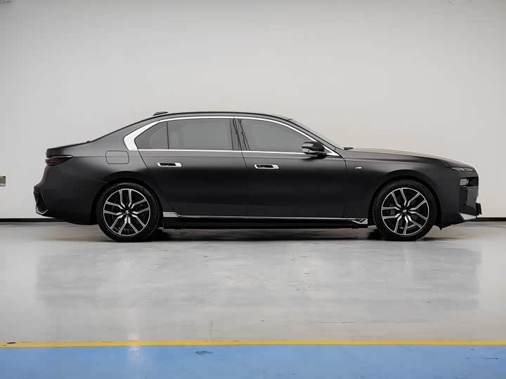 BMW i7, 2023 — фото 8 из 9