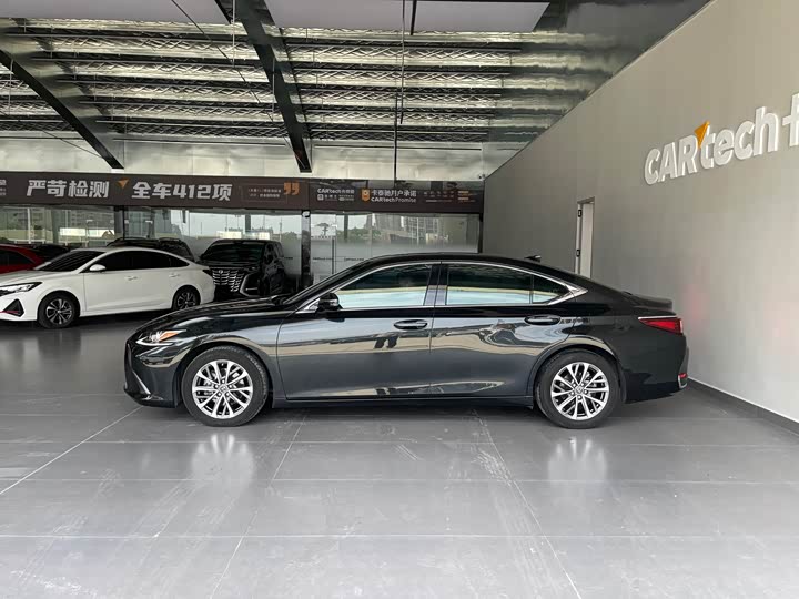 Lexus ES, 2023 — фото 7 из 9