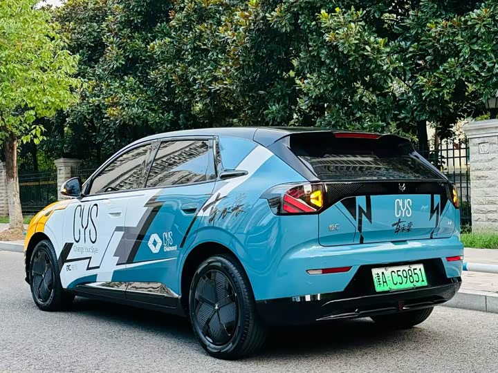 BAIC Arcfox T1, 2026 — фото 3 из 9