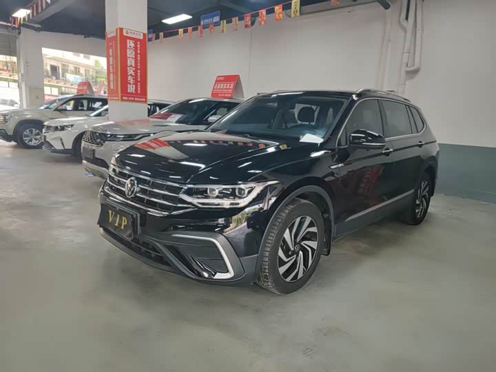 Volkswagen Tiguan L Pro, 2023 — купить в Санкт-Петербурге под ключ