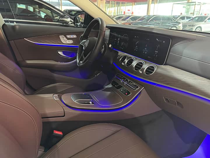 Mercedes-Benz E-Class, 2023 — фото 7 из 9