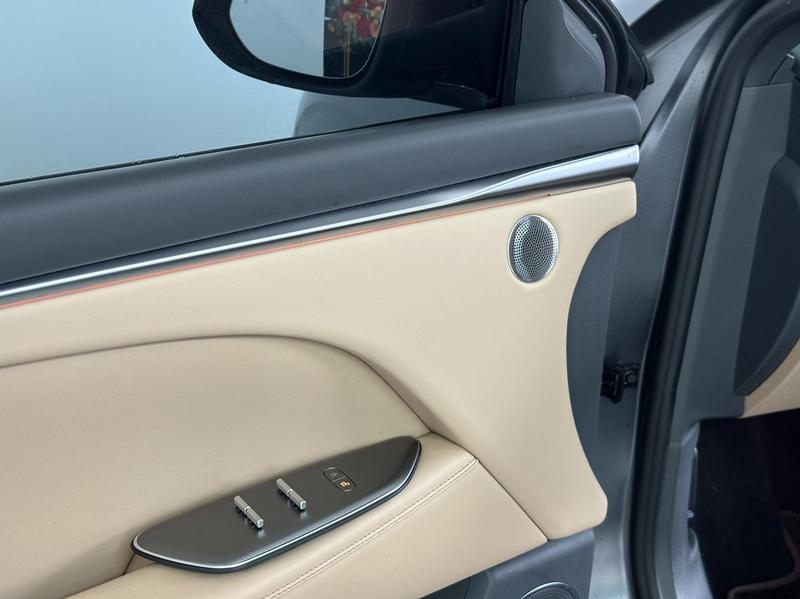 BAIC Arcfox Alpha T5, 2025 — фото 11 из 12