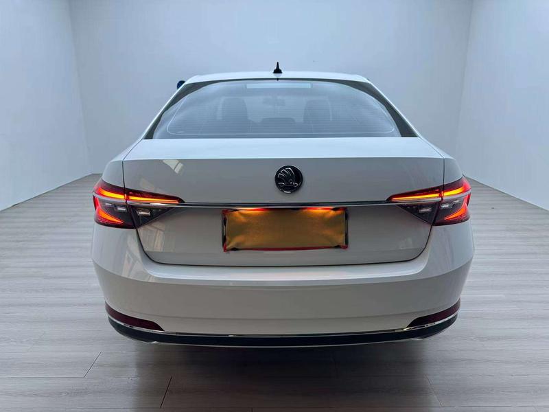 Skoda Superb, 2023 — фото 5 из 12