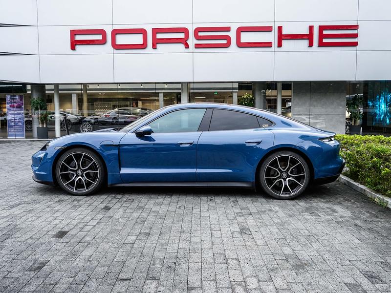 Porsche Taycan, 2023 — фото 4 из 10