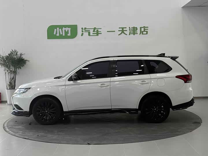 Mitsubishi Outlander, 2022 — фото 4 из 9