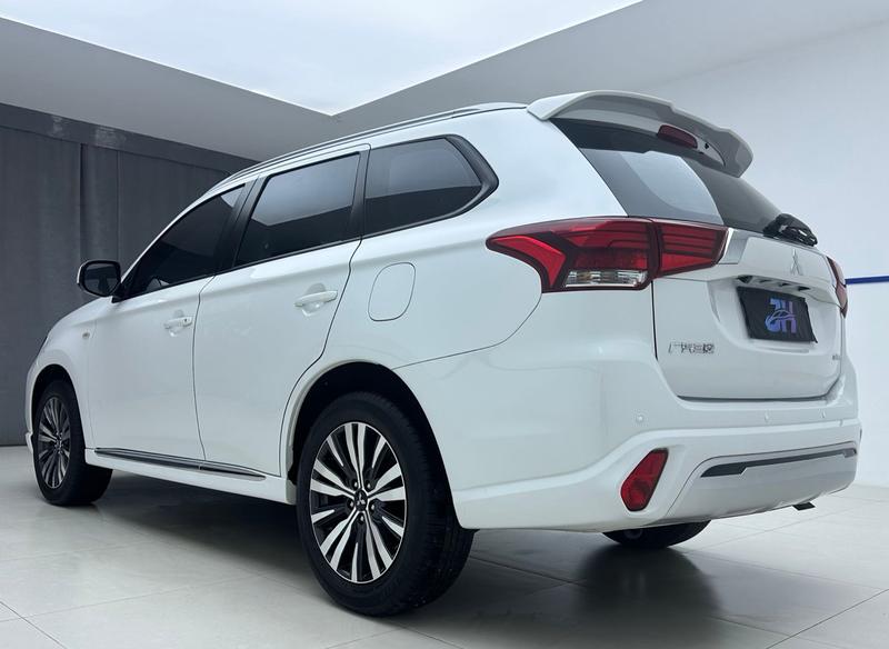 Mitsubishi Outlander, 2022 — фото 4 из 12