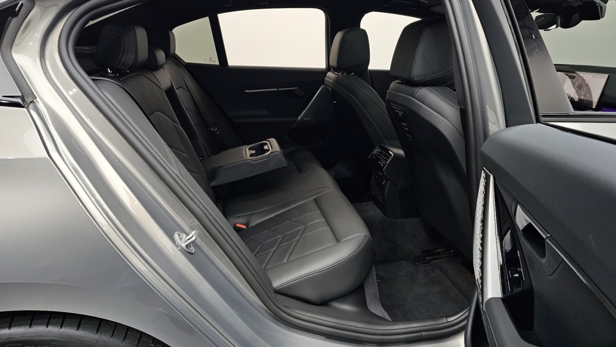 BMW 5 Series, 2025 — фото 11 из 12