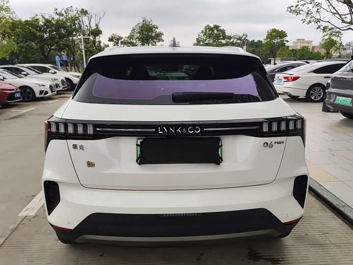 Lynk & Co 06 EM-P Hybrid, 2023 — фото 7 из 9