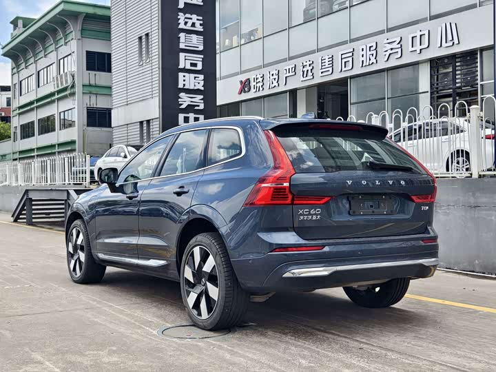 Volvo XC60 Hybrid, 2024 — фото 3 из 9