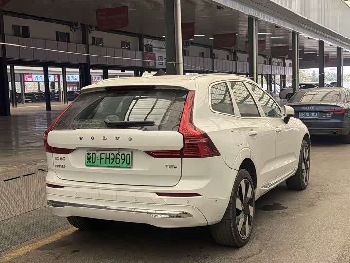 Volvo XC60 Hybrid, 2025 — фото 8 из 9