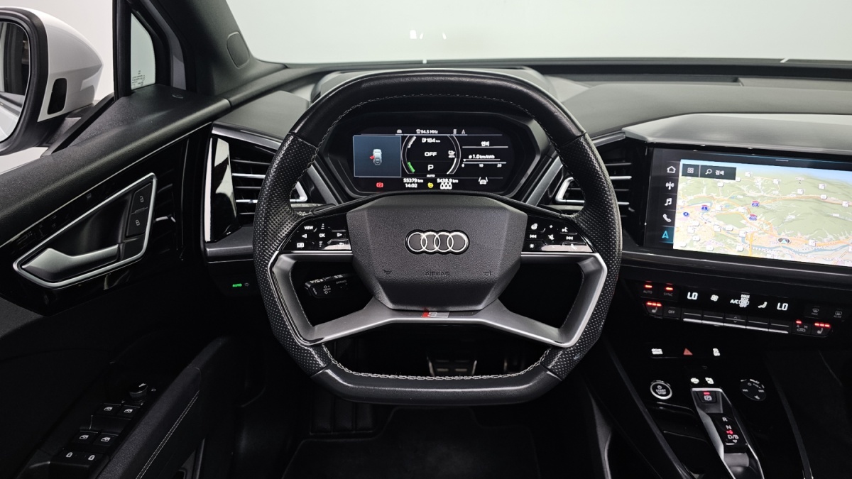 Audi Q4 e-tron, 2022 — фото 11 из 12