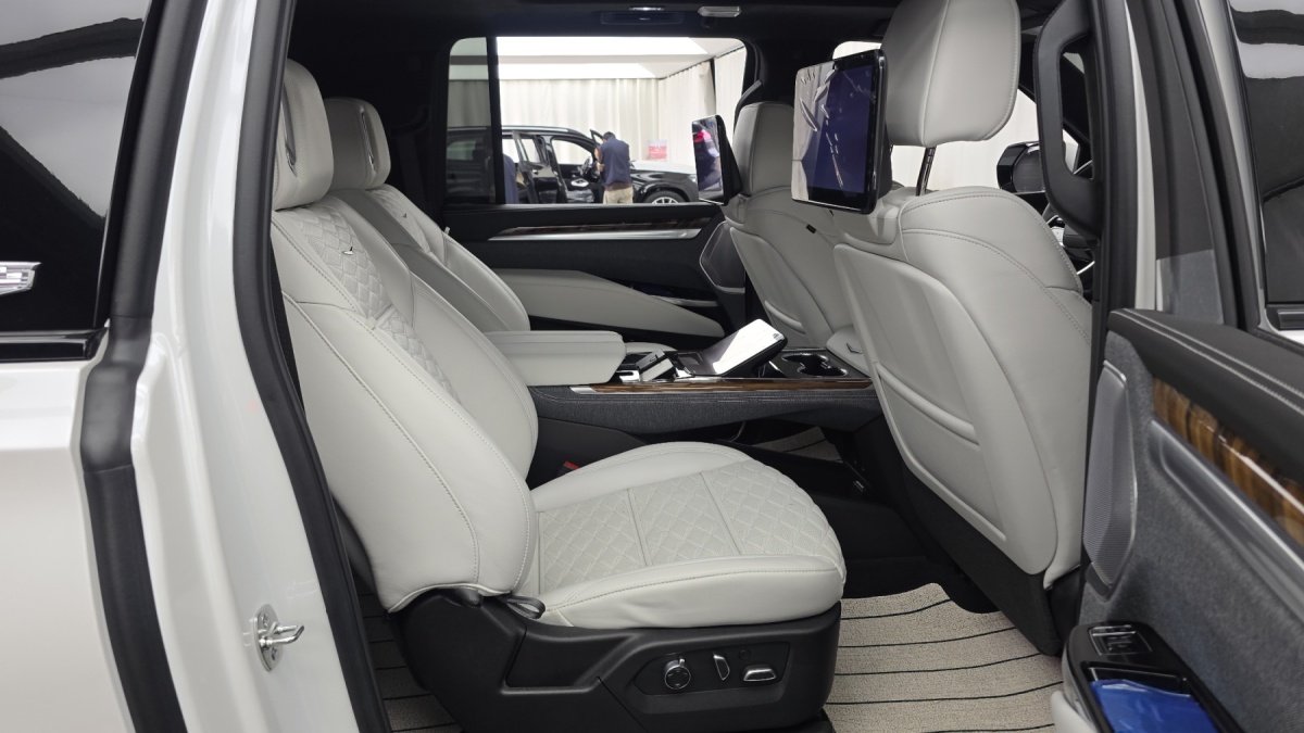 Cadillac Escalade, 2025 — фото 11 из 12