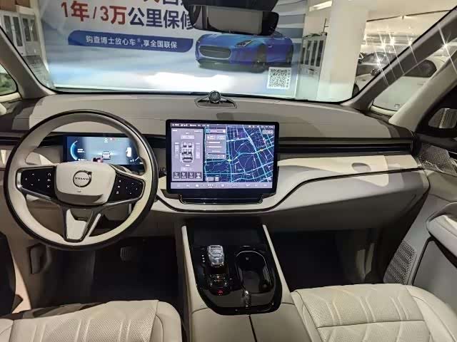 Volvo EM90, 2024 — фото 6 из 9