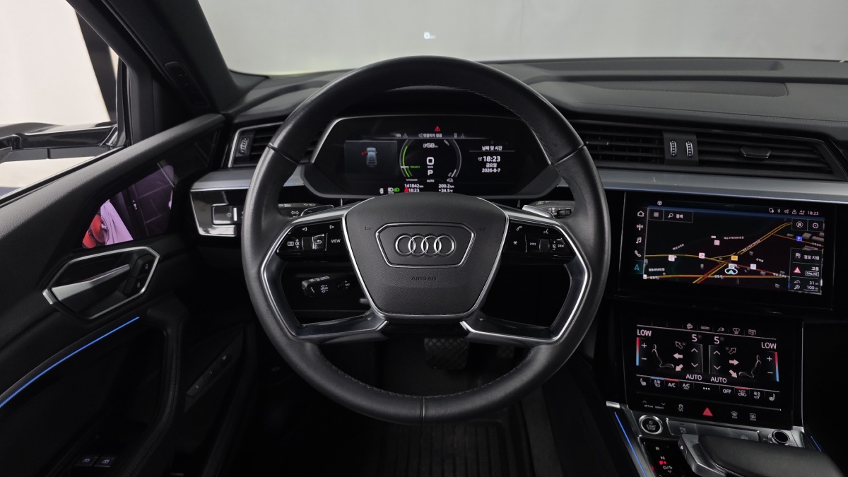 Audi e-tron, 2022 — фото 12 из 12