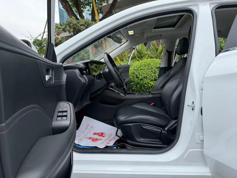 Roewe i5, 2023 — фото 8 из 10