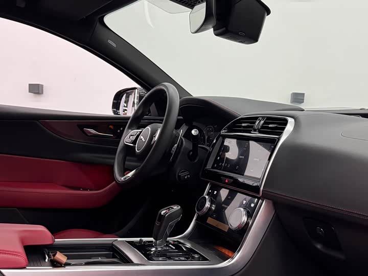 Jaguar XE L, 2023 — фото 8 из 9