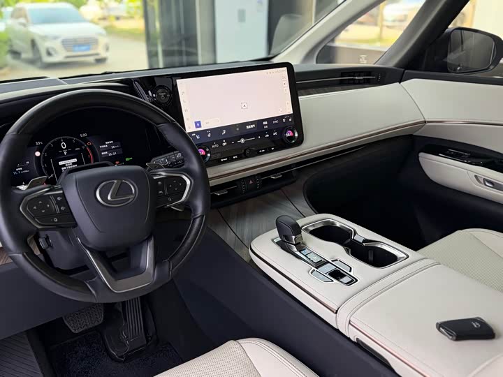 Lexus LM, 2023 — фото 8 из 9