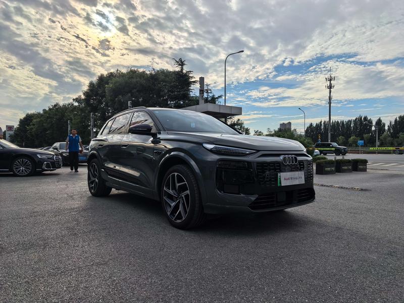 Audi Q6L e-tron, 2025 — фото 3 из 12
