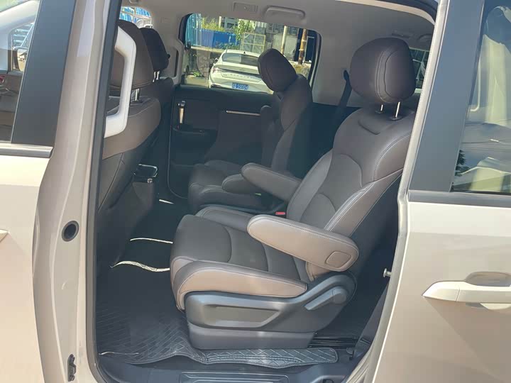 Wuling Starlight 730 Hybrid/EV, 2025 — фото 7 из 9