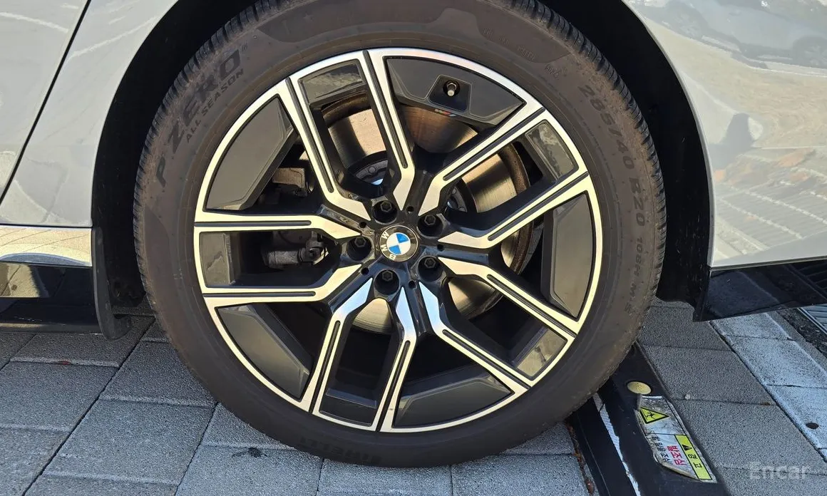 BMW i7, 2023 — фото 6 из 12