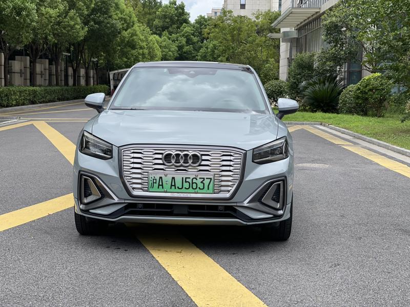 Audi Q2L e-tron, 2022 — фото 2 из 12