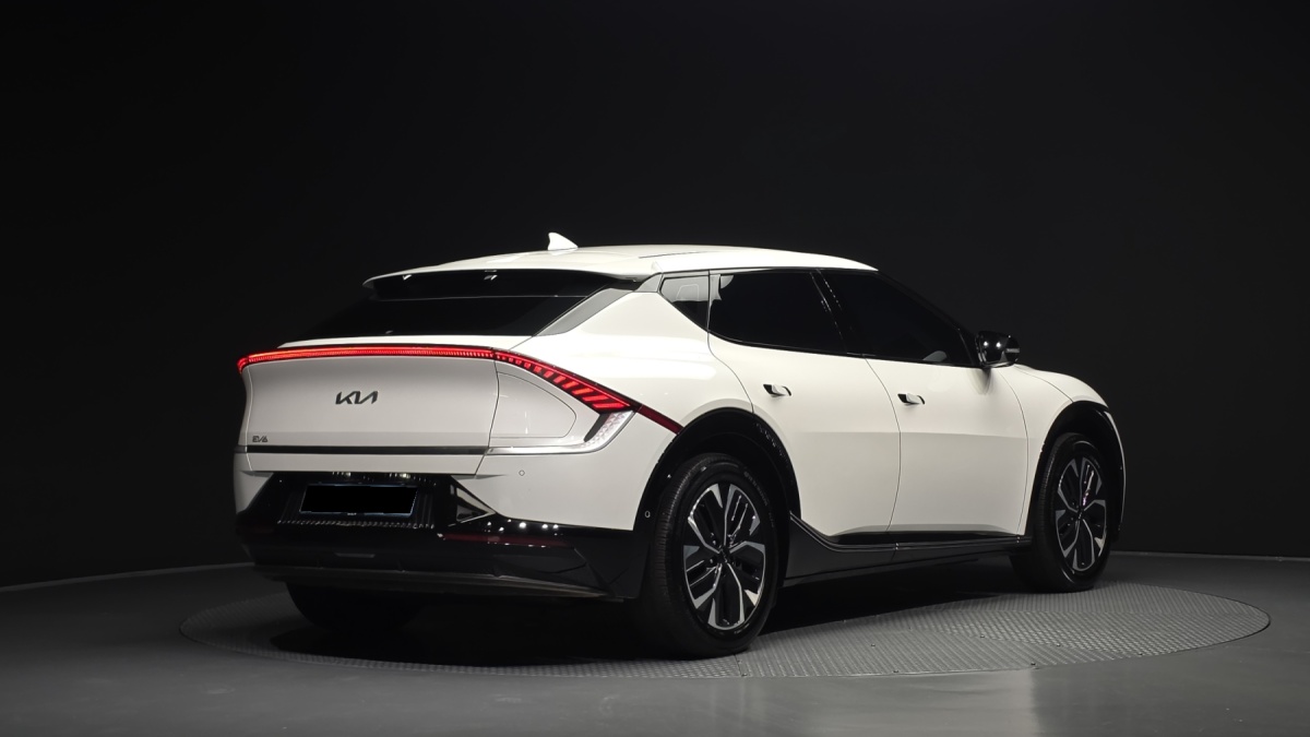 Kia EV6, 2023 — фото 2 из 12