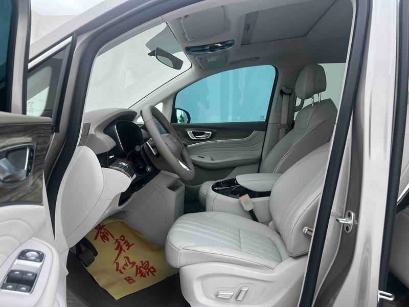 Roewe iMax 8, 2023 — фото 8 из 10