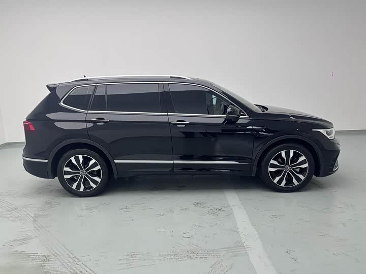 Volkswagen Tiguan L Pro, 2023 — фото 7 из 9