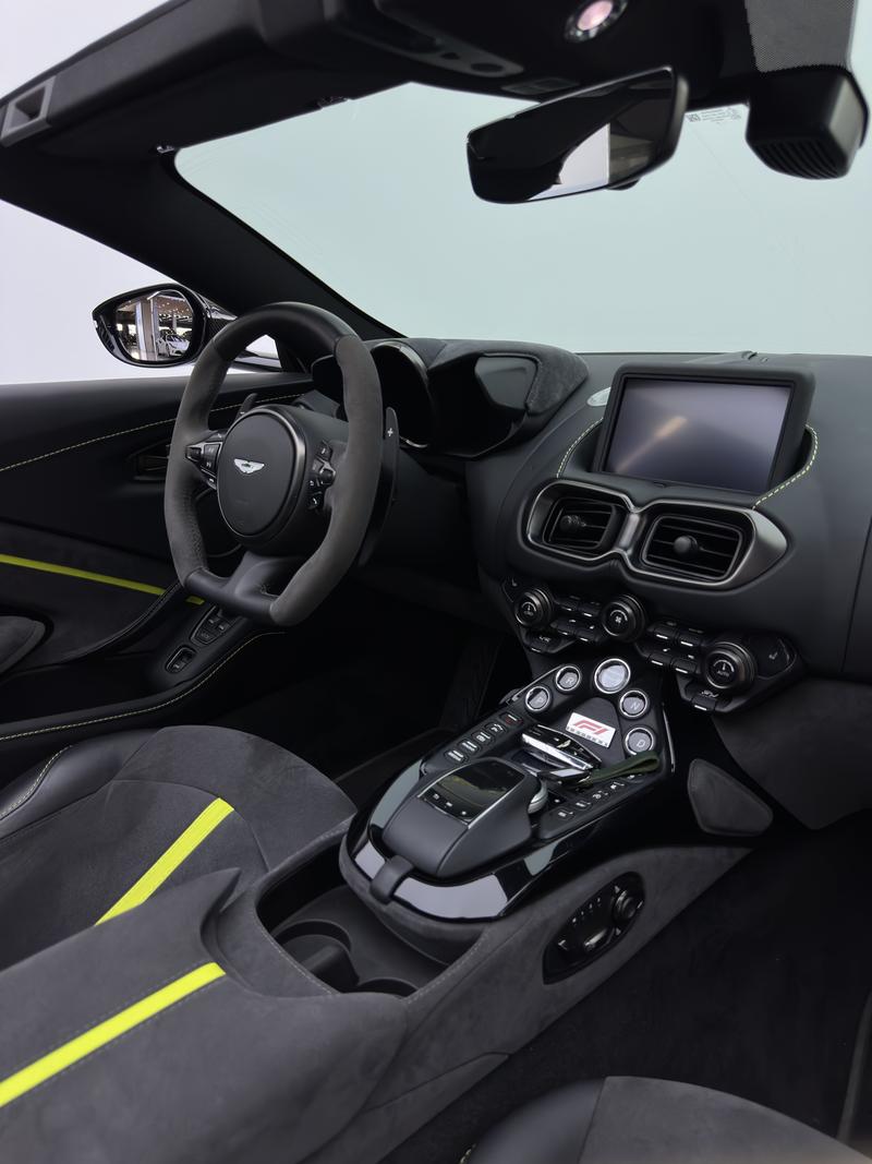 Aston Martin V8 Vantage, 2021 — фото 7 из 9