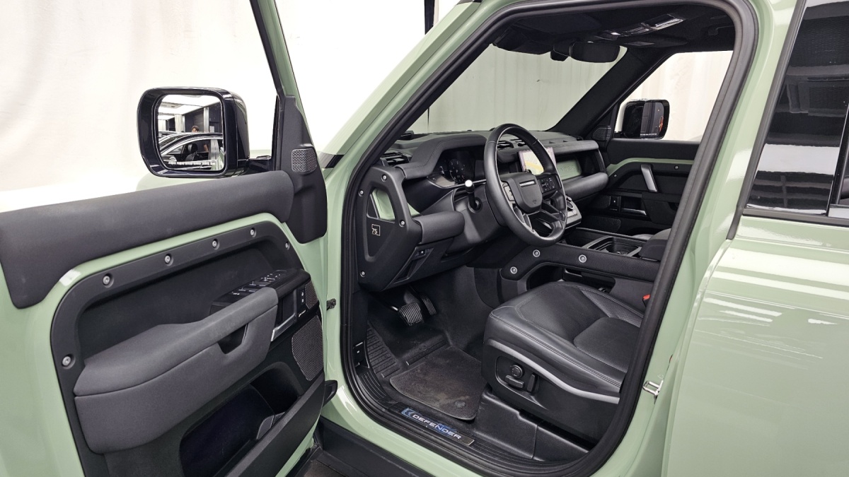 Land Rover Defender, 2023 — фото 9 из 12