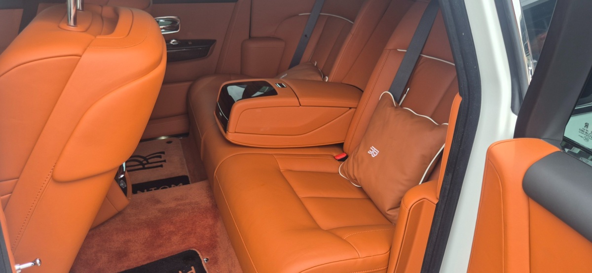 Rolls-Royce Phantom, 2025 — фото 11 из 12