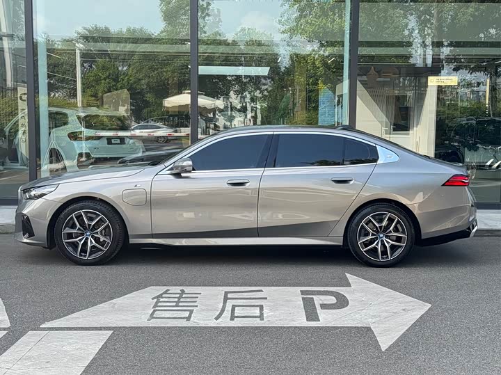 BMW i5, 2024 — фото 5 из 9