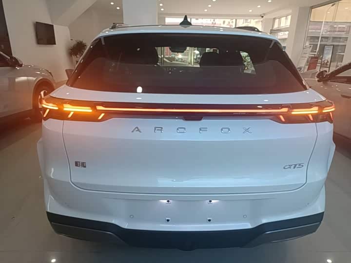 BAIC Arcfox Alpha T5, 2026 — фото 6 из 9