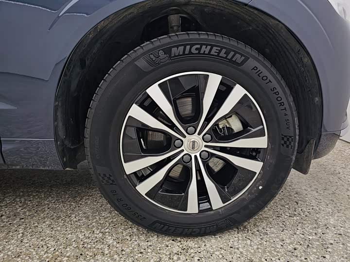 Volvo XC60, 2023 — фото 6 из 9