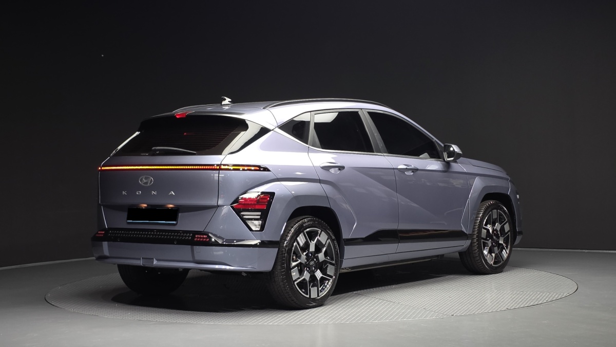 Hyundai Kona, 2023 — фото 2 из 12