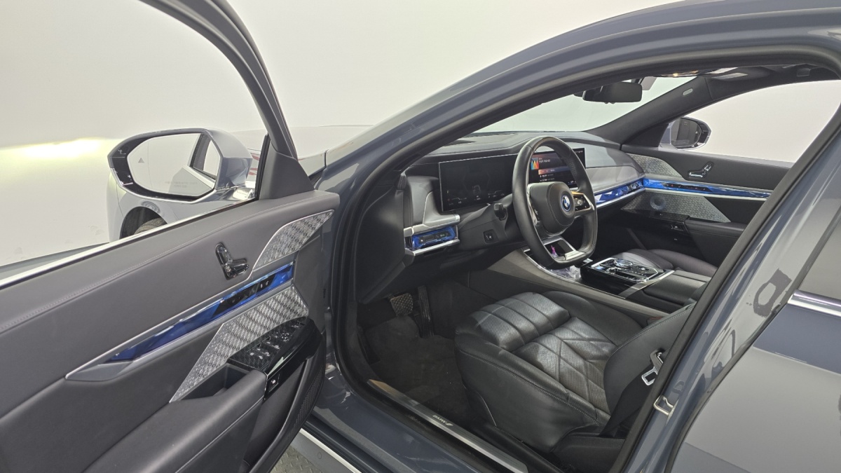 BMW i7, 2023 — фото 9 из 12