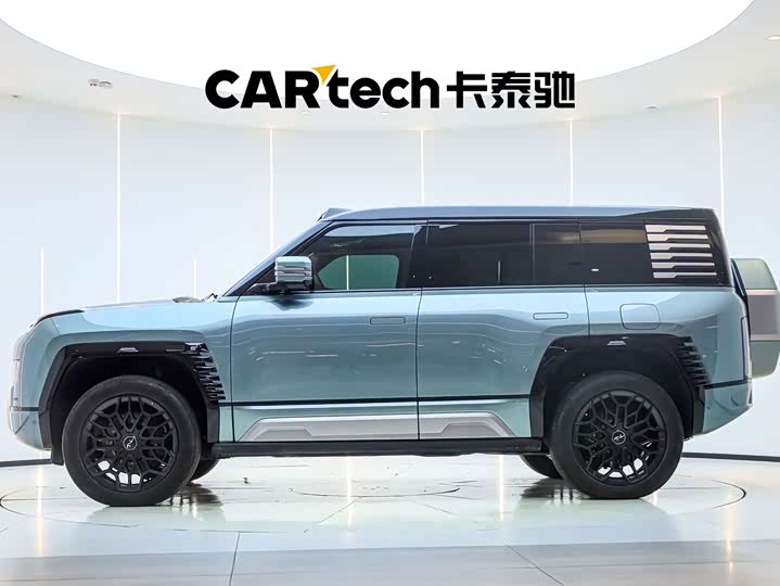 BYD Yangwang U8, 2023 — фото 4 из 9