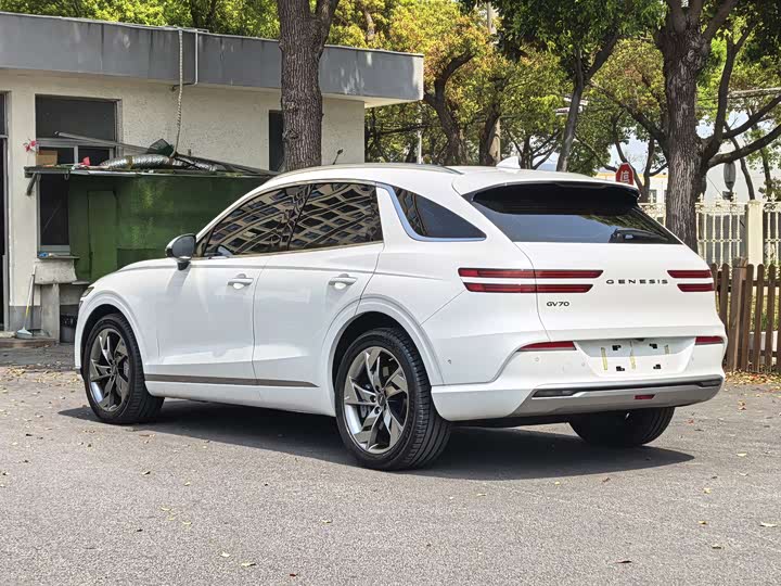 Genesis GV70 EV, 2024 — фото 3 из 9