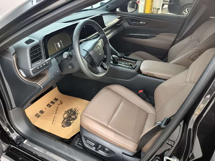 Toyota Crown Sedan, 2025 — фото 2 из 9