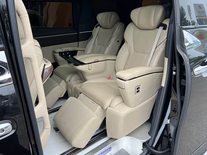 Toyota Alphard, 2024 — фото 7 из 9